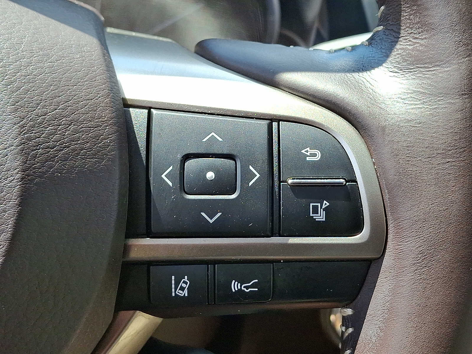 Thumbnail: 2018 Lexus RX - 19