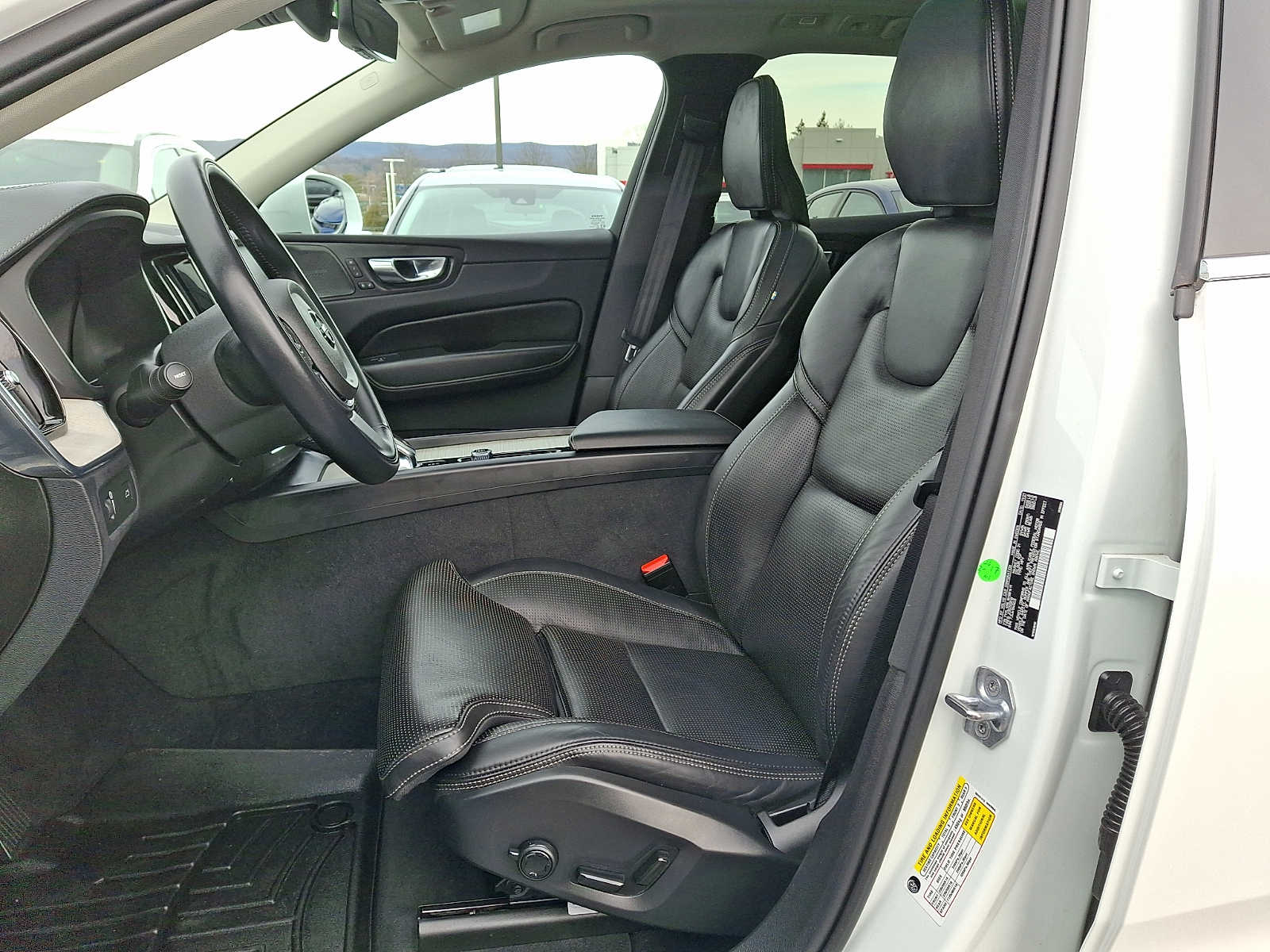 Thumbnail: 2022 Volvo XC60 - 9