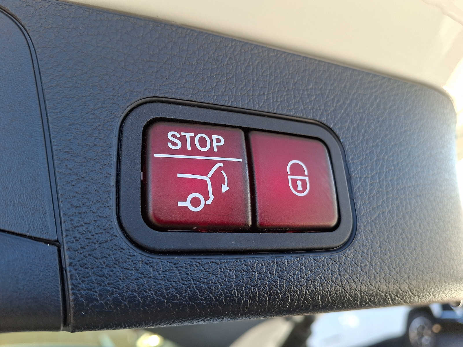 Thumbnail: 2022 Mercedes-Benz GLB - 28