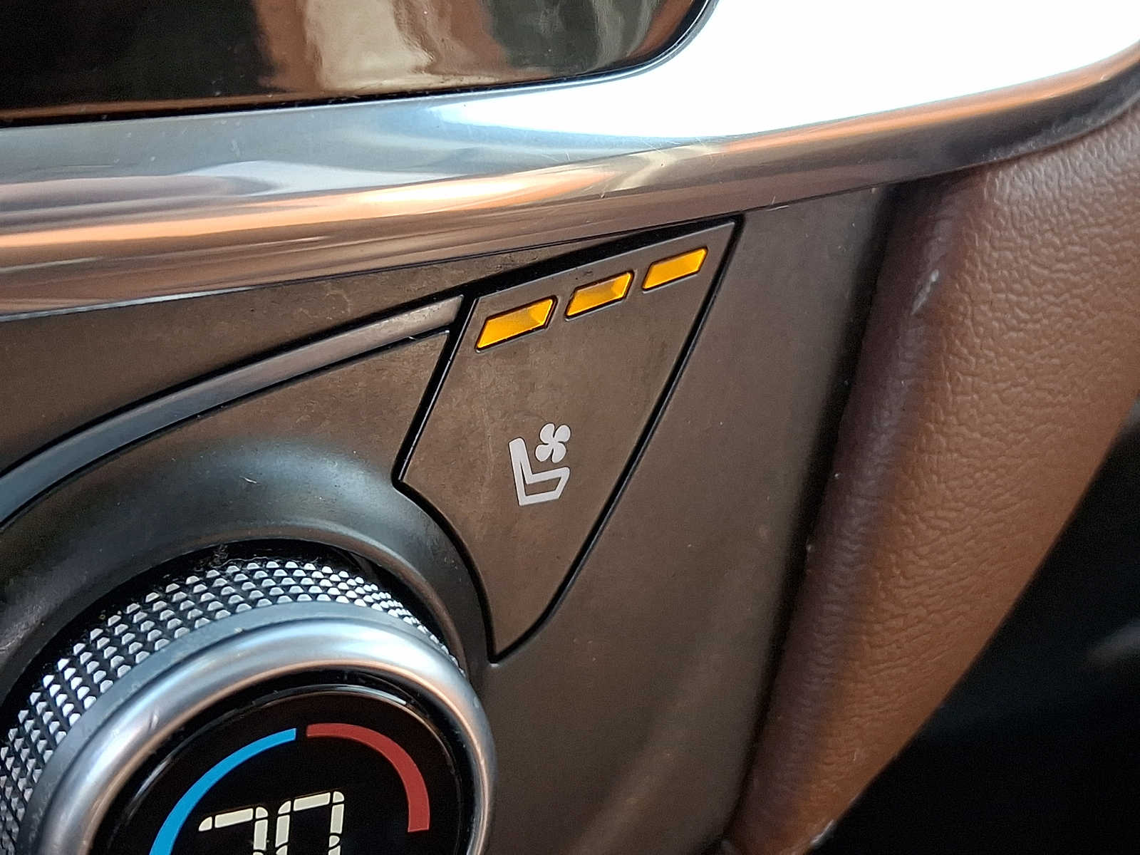Thumbnail: 2018 Chevrolet Traverse - 23