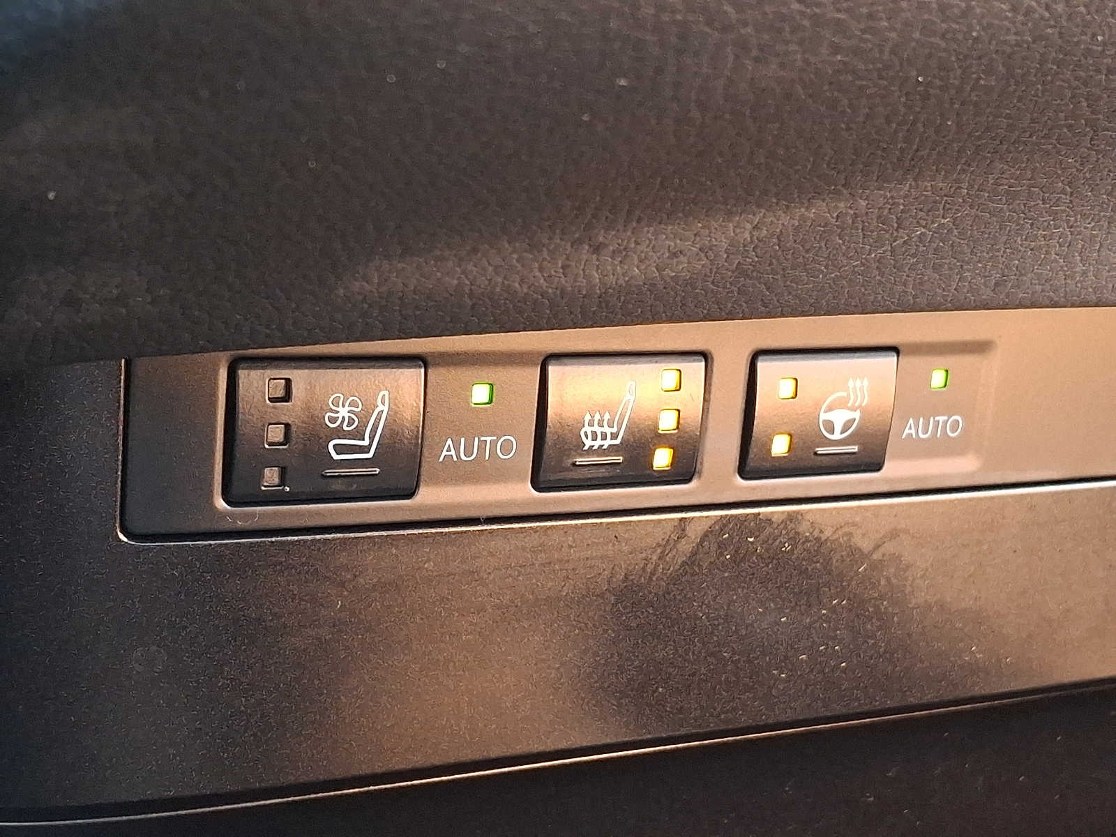 Thumbnail: 2024 Lexus ES - 20