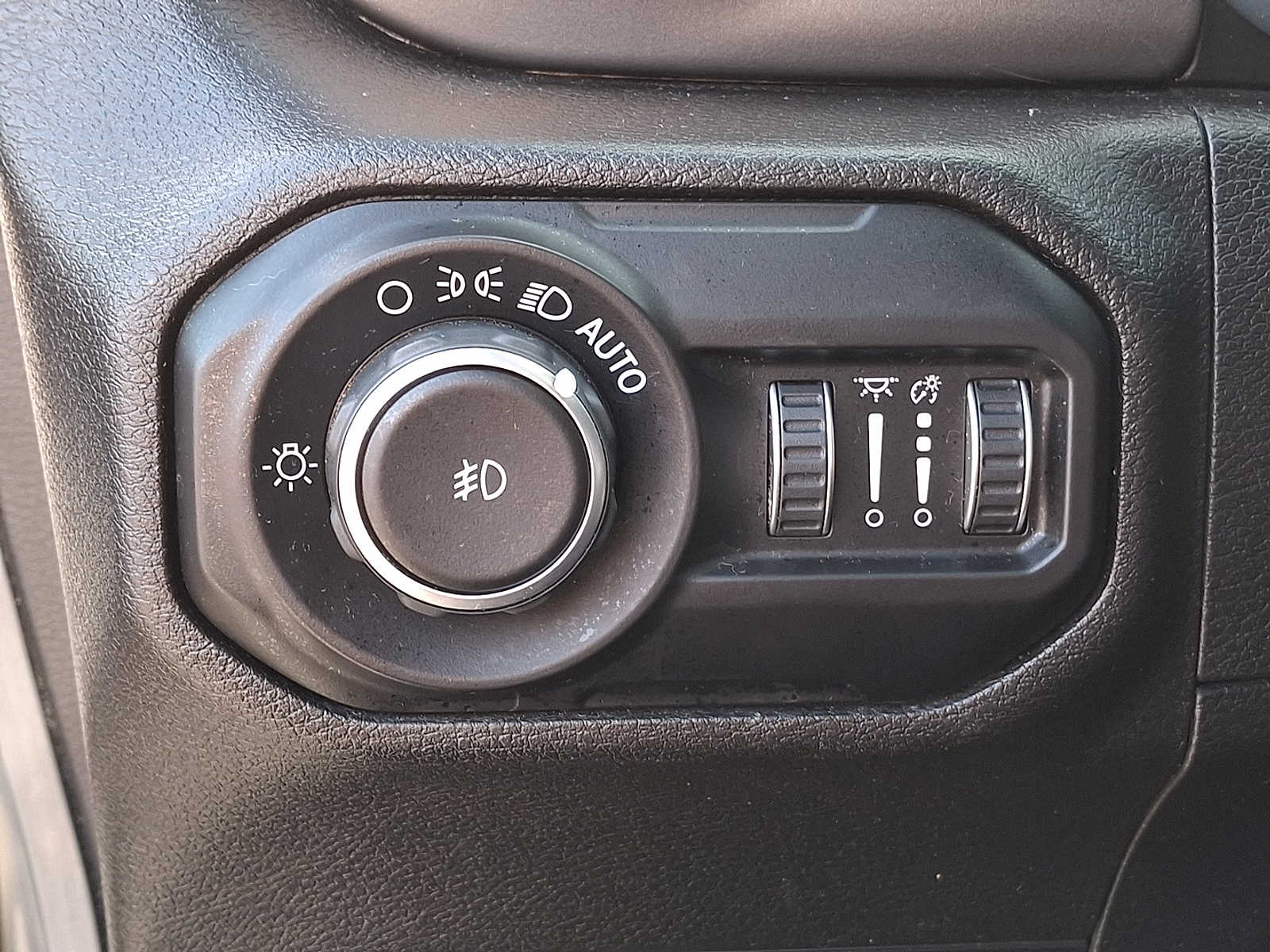 Thumbnail: 2018 Jeep Wrangler - 22