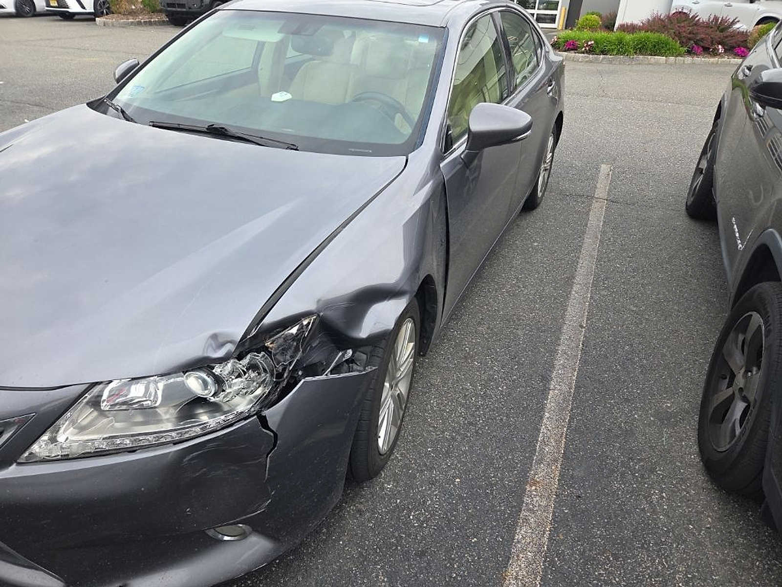 Thumbnail: 2015 Lexus ES - 2