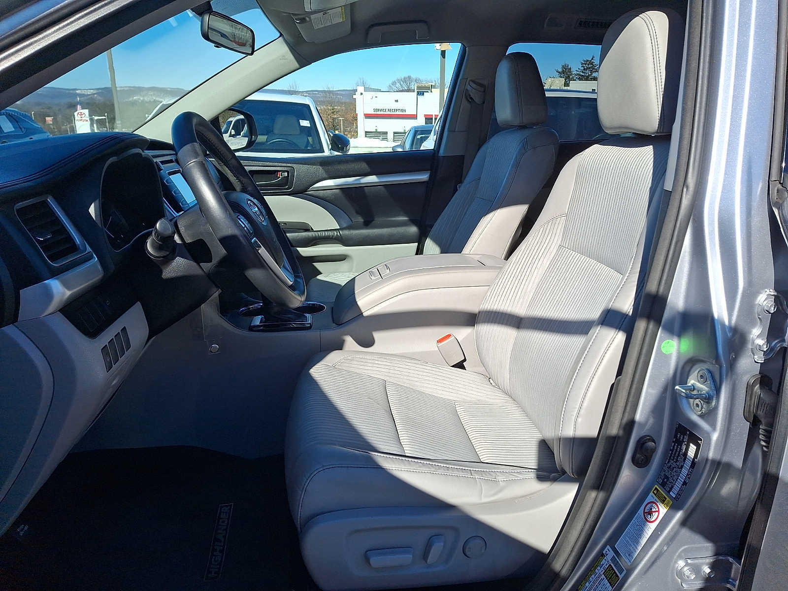 Thumbnail: 2015 Toyota Highlander - 9