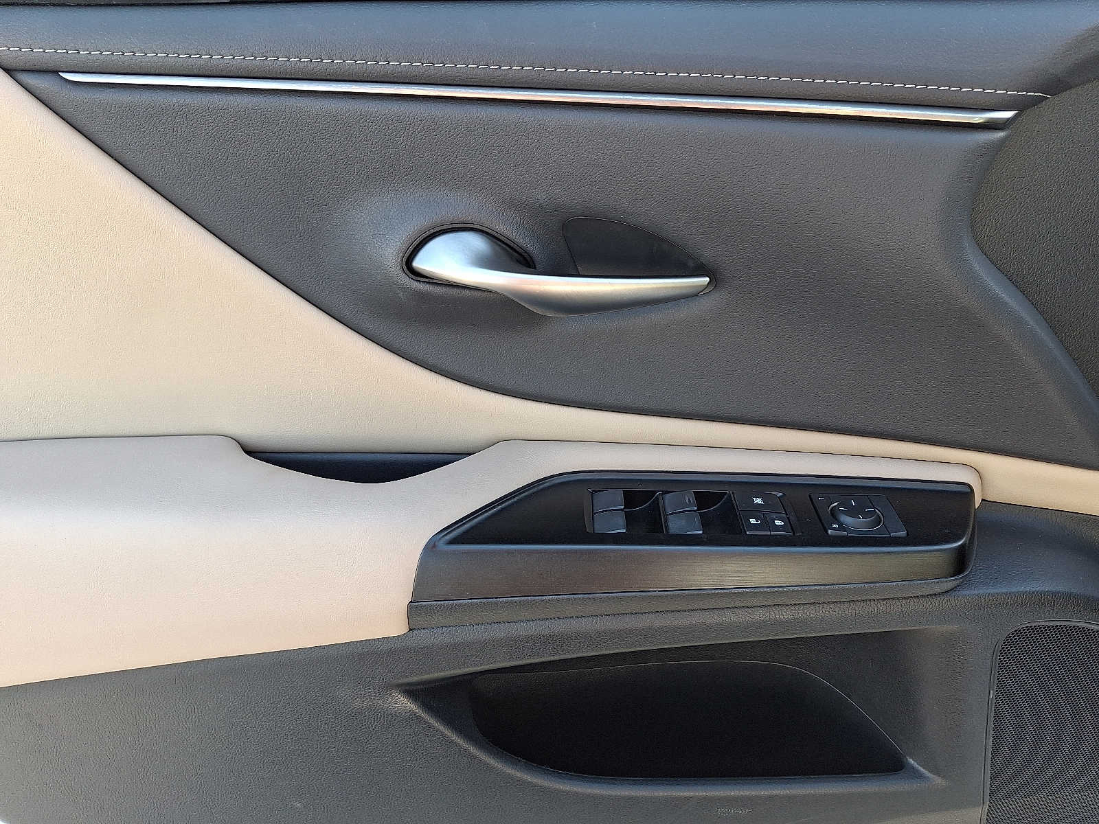 Thumbnail: 2019 Lexus ES - 9