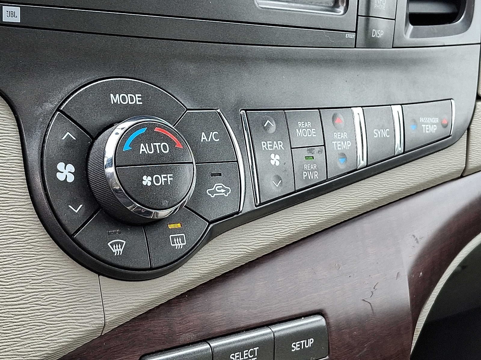 Thumbnail: 2013 Toyota Sienna - 15