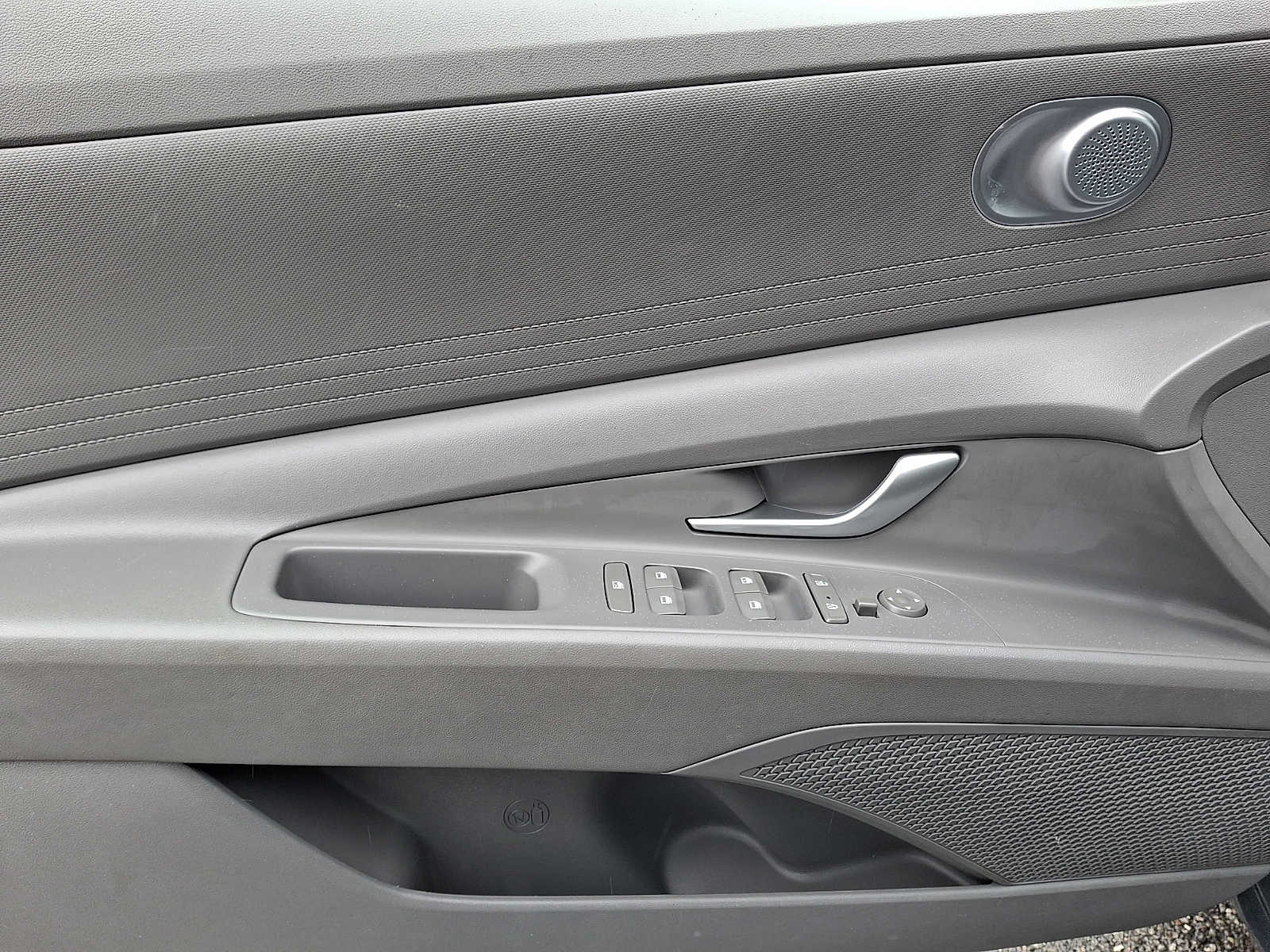 Thumbnail: 2023 Hyundai Elantra - 10