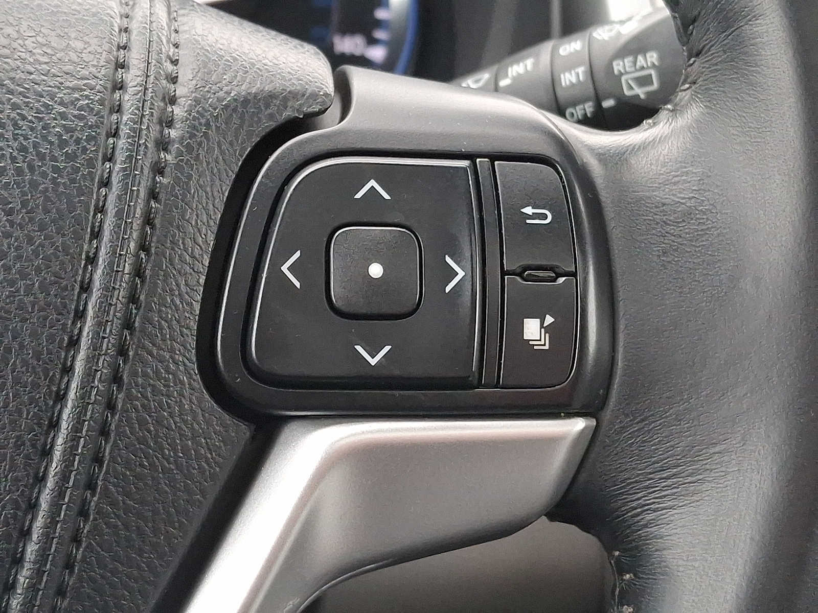 Thumbnail: 2014 Toyota Highlander - 20