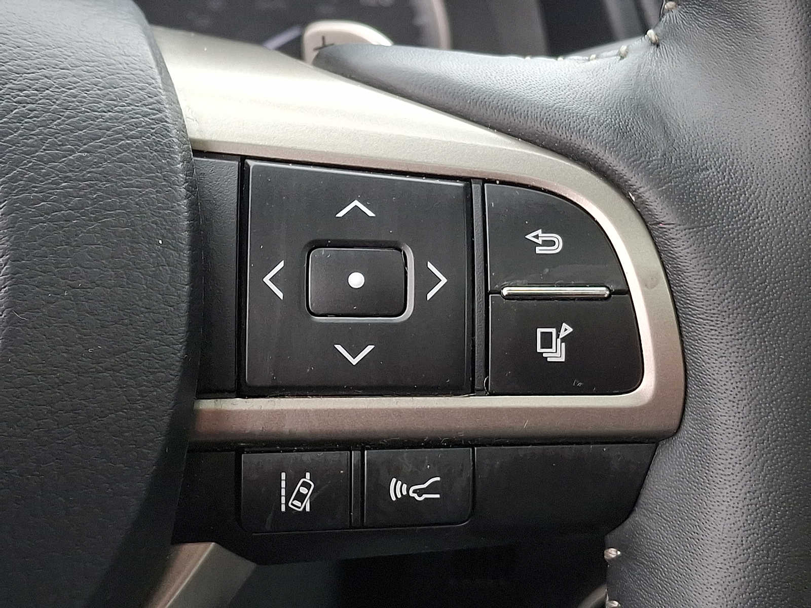 Thumbnail: 2020 Lexus RX - 16