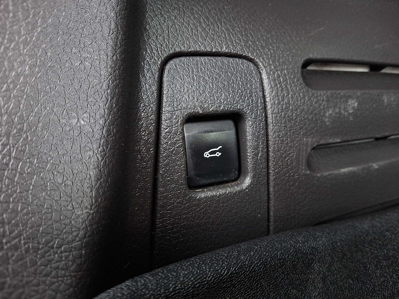 Thumbnail: 2011 Ford Edge - 27
