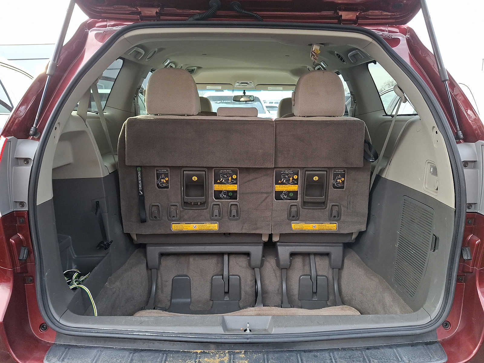 Thumbnail: 2014 Toyota Sienna - 27