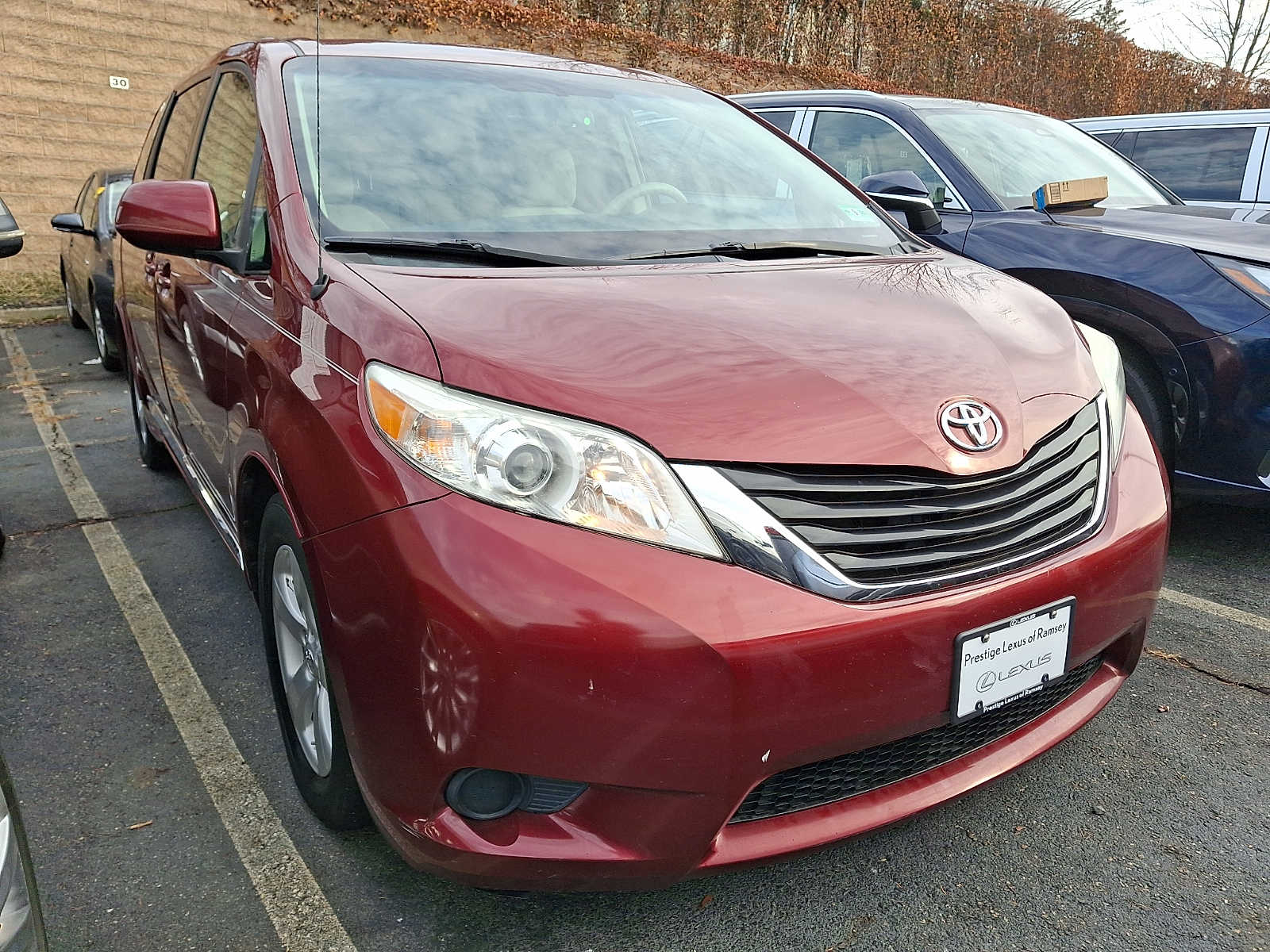 Thumbnail: 2014 Toyota Sienna - 3