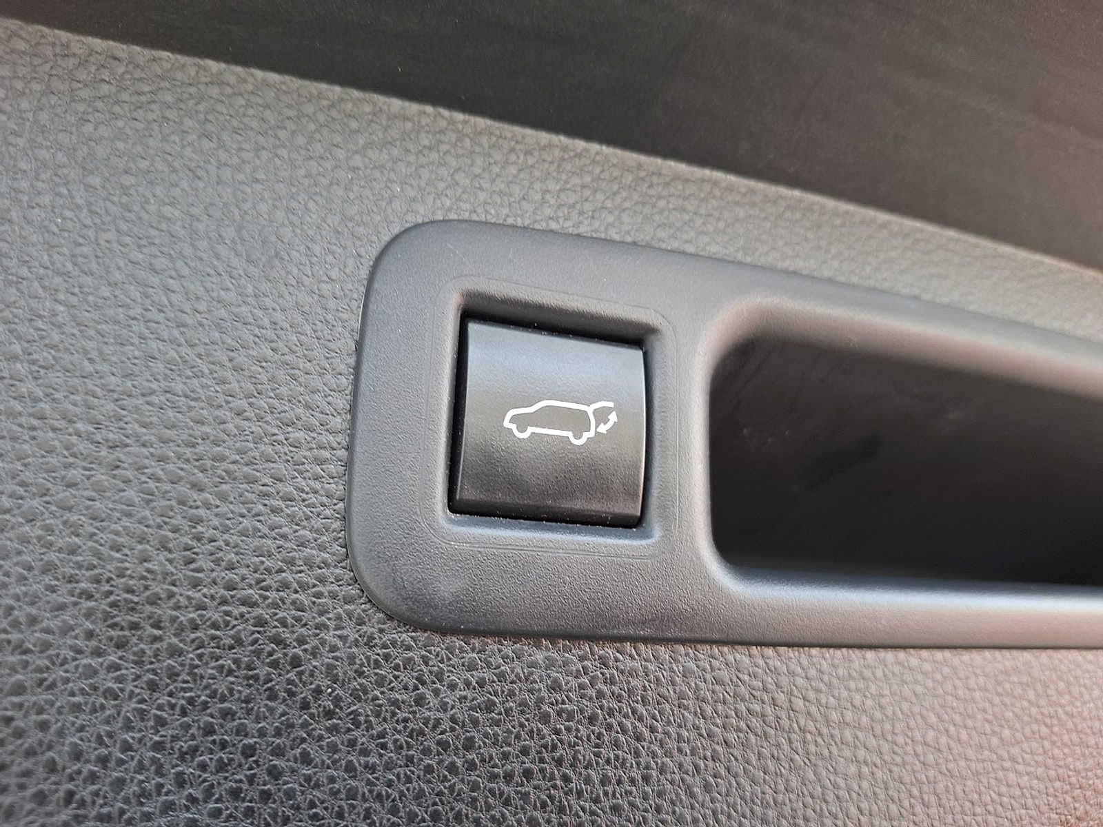 Thumbnail: 2021 Toyota Highlander - 28