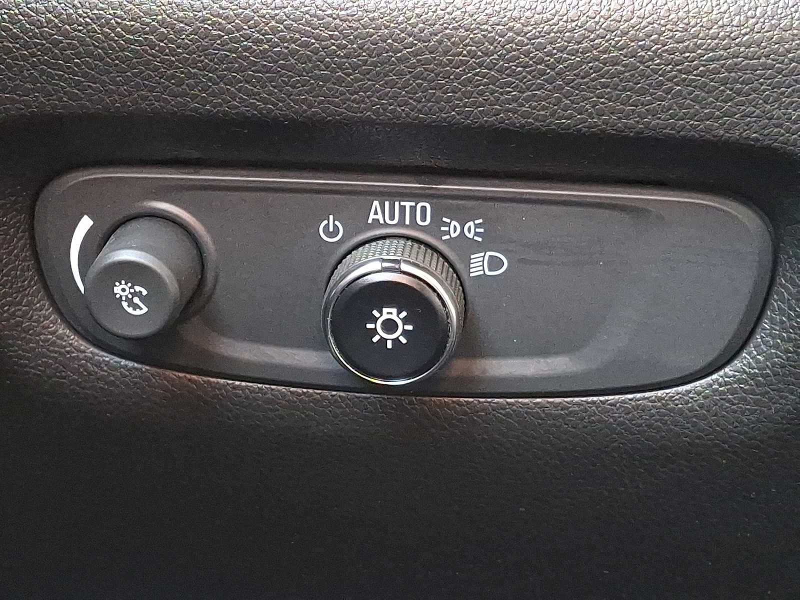 Thumbnail: 2023 Chevrolet Traverse - 21