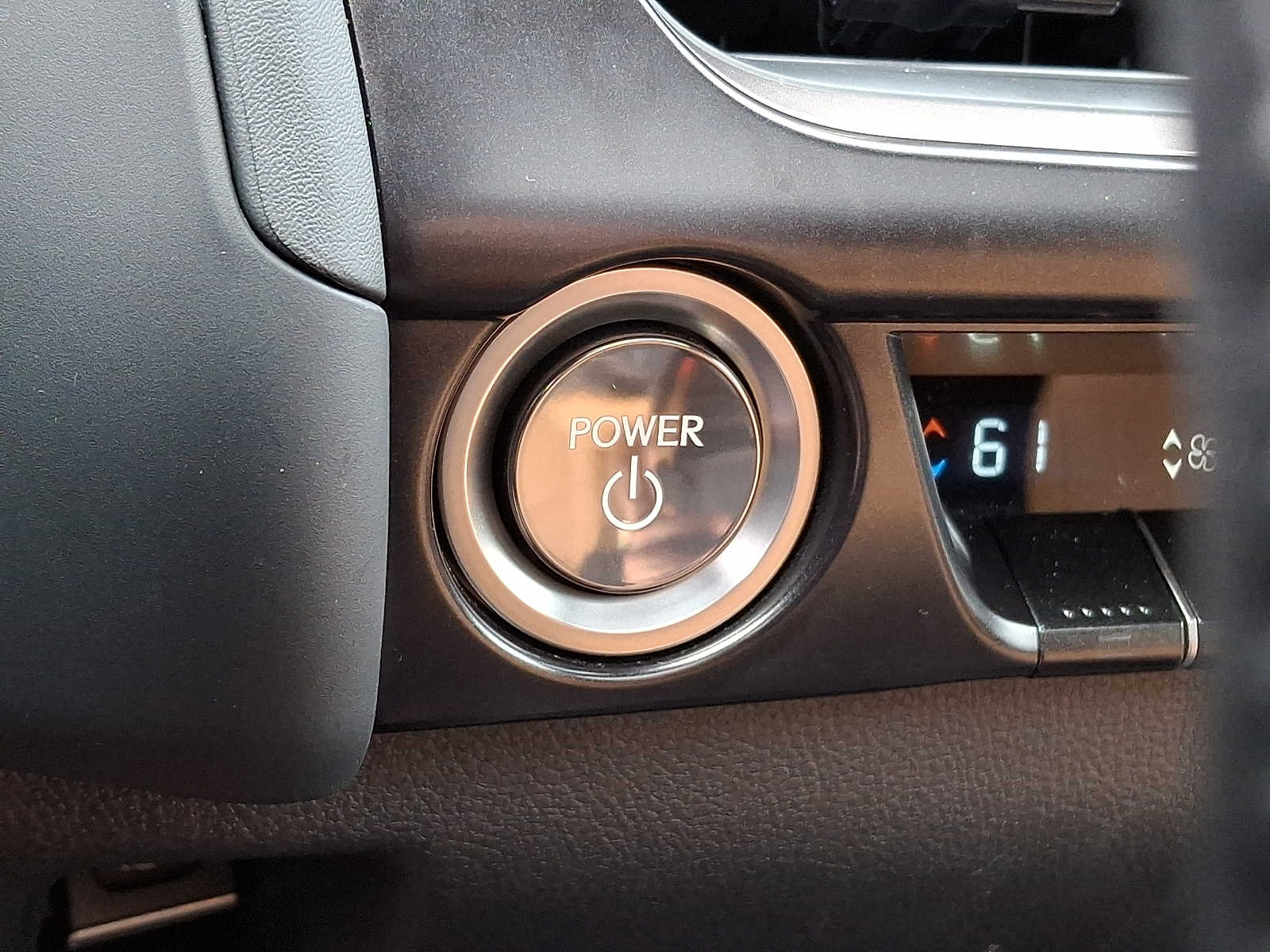 Thumbnail: 2023 Lexus UX - 22