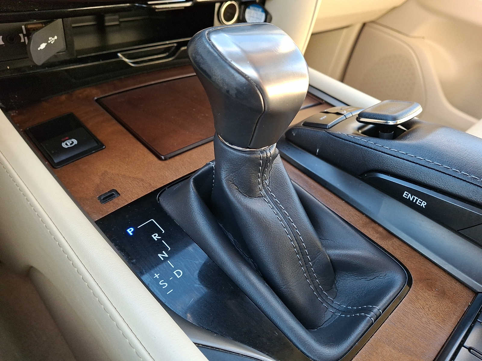 Thumbnail: 2020 Lexus LX - 14