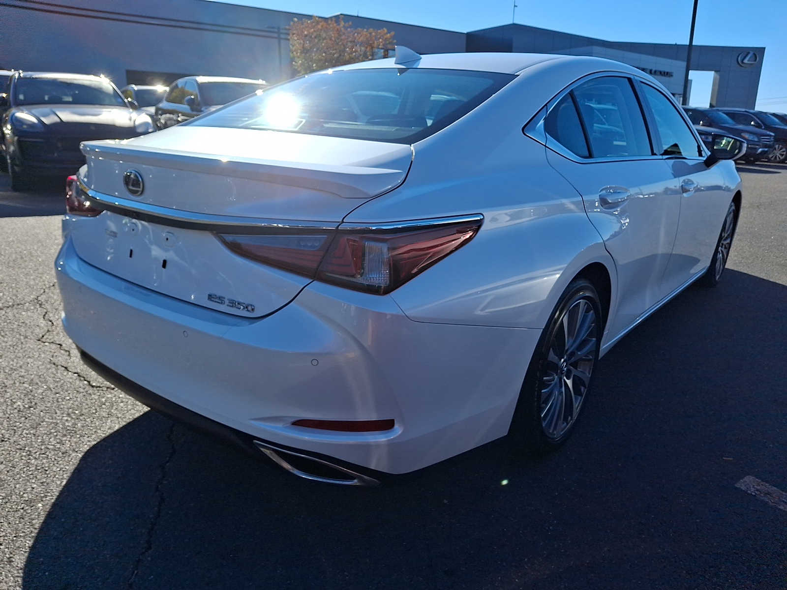 Thumbnail: 2020 Lexus ES - 4