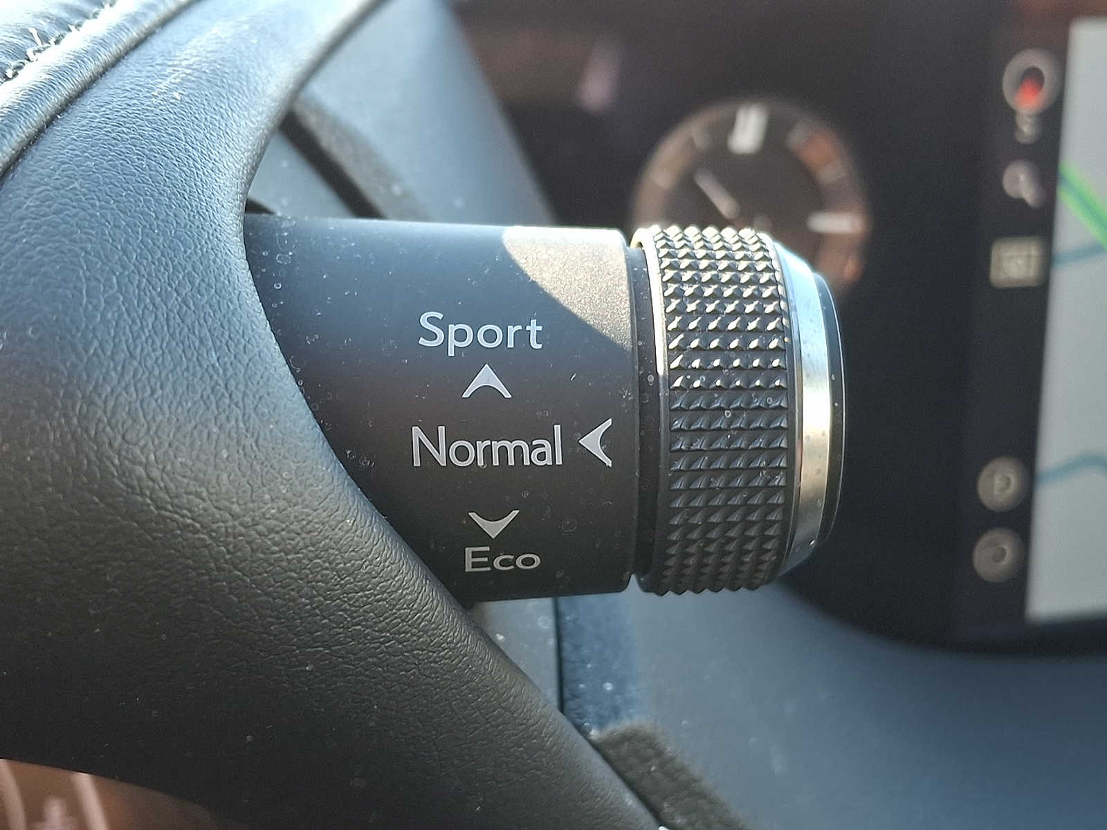 Thumbnail: 2020 Lexus ES - 24