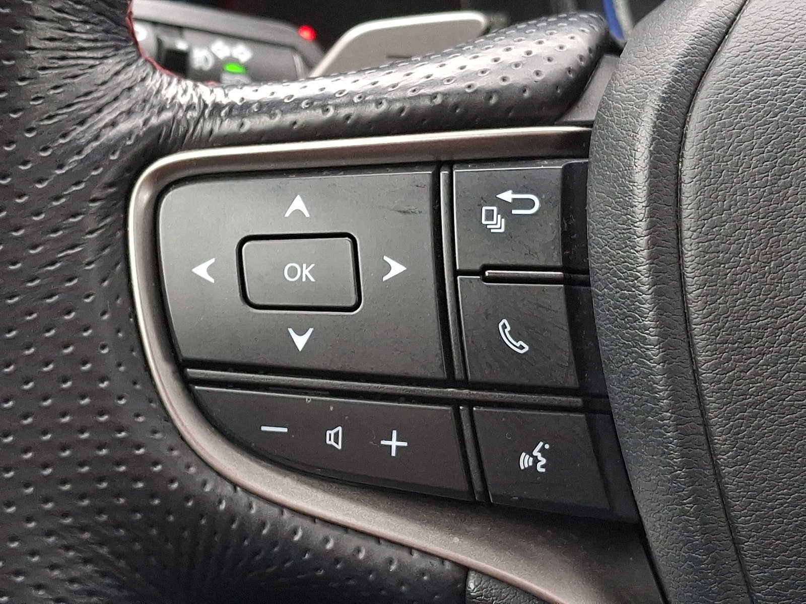 Thumbnail: 2019 Lexus UX - 18