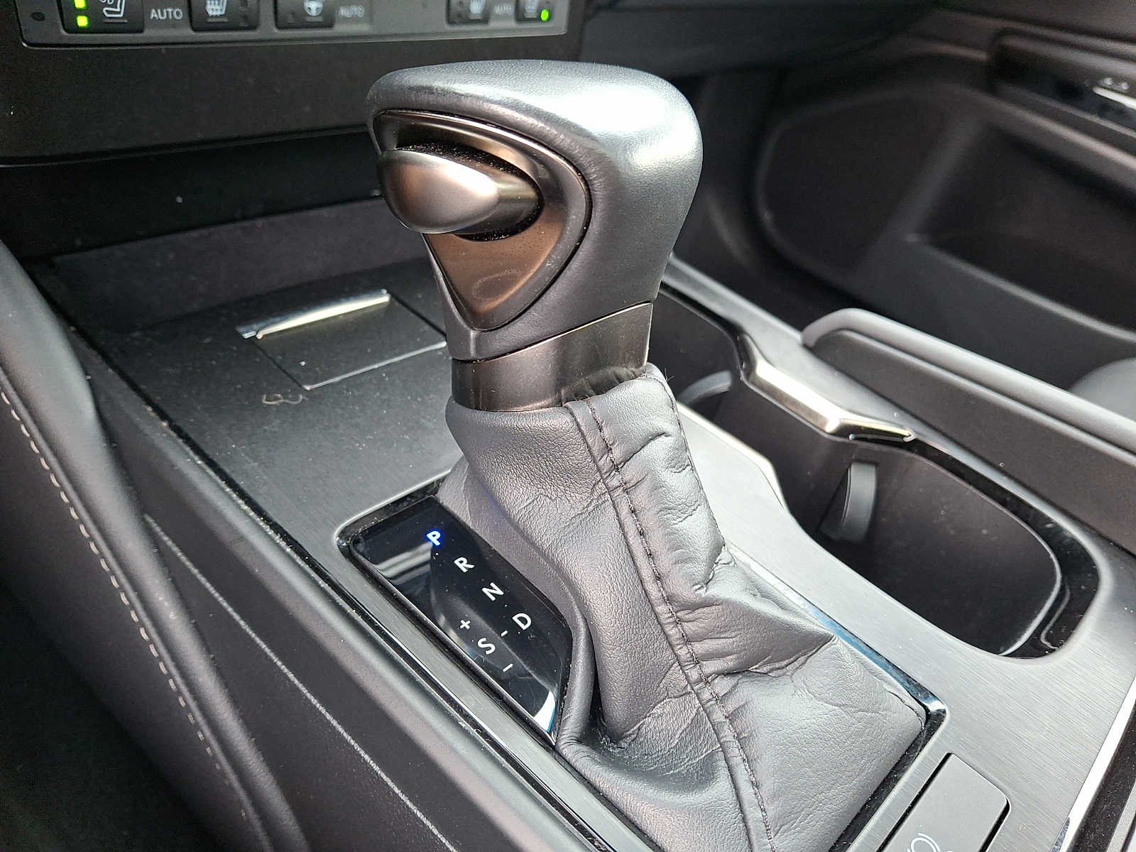 Thumbnail: 2024 Lexus ES - 12