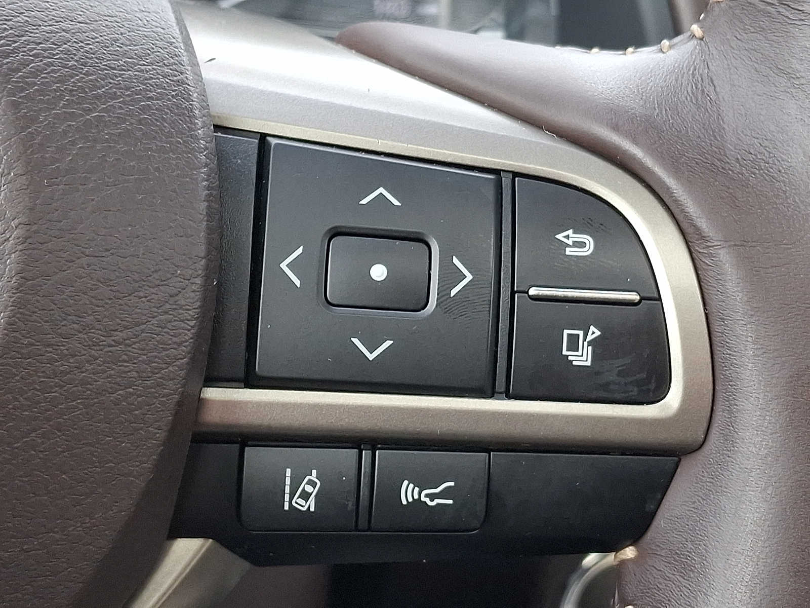 Thumbnail: 2017 Lexus RX - 18