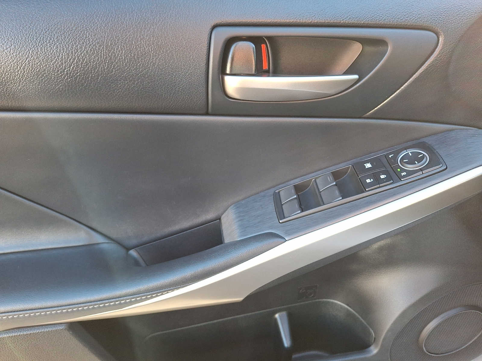 Thumbnail: 2020 Lexus IS - 10