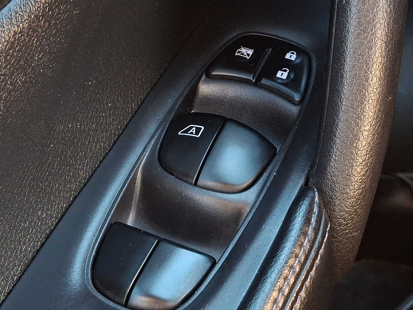 Thumbnail: 2014 Nissan Rogue - 25