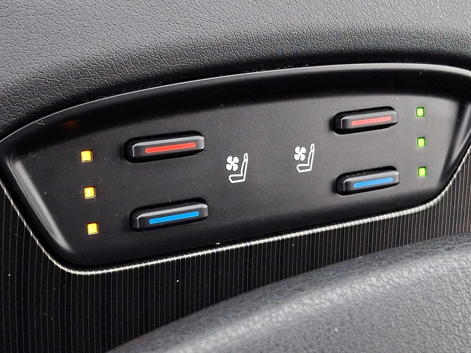 Thumbnail: 2023 Toyota Venza - 23