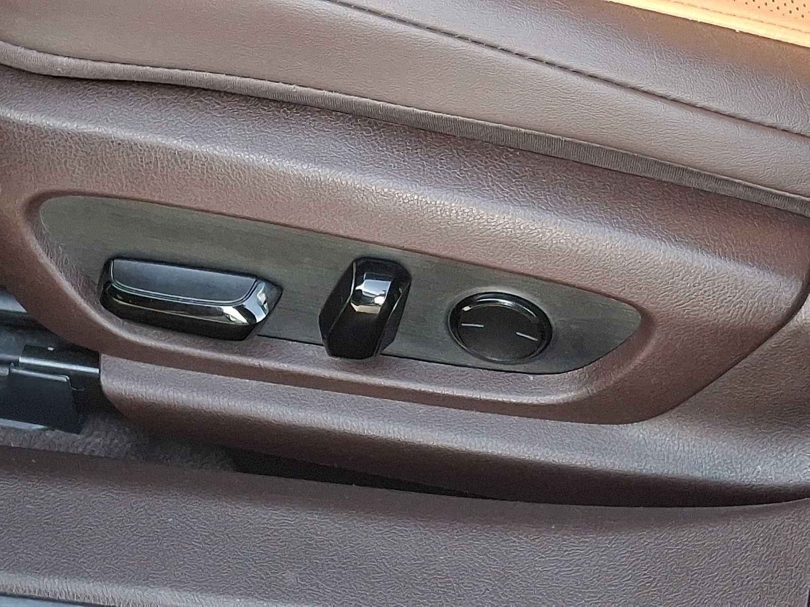 Thumbnail: 2021 Lexus ES - 11