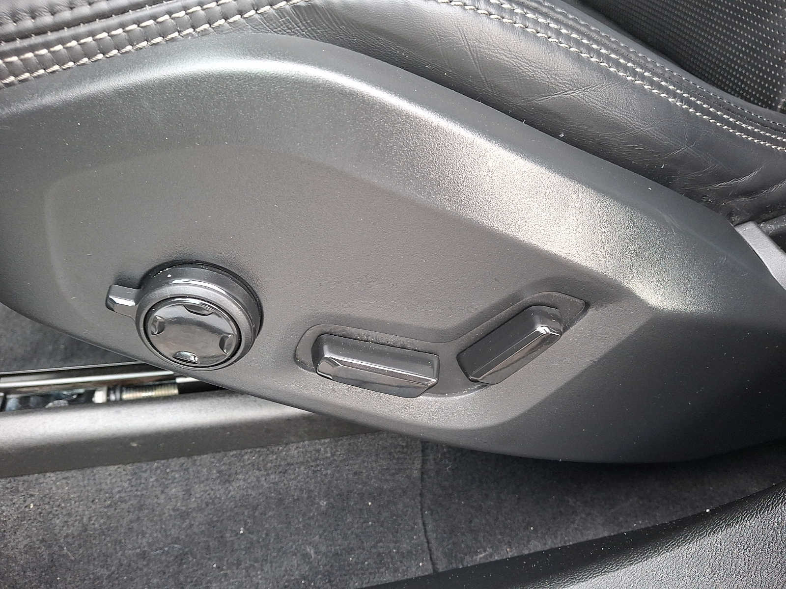 Thumbnail: 2022 Volvo XC60 - 10