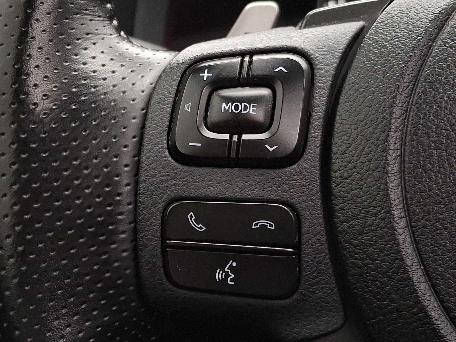 Thumbnail: 2023 Lexus IS - 18