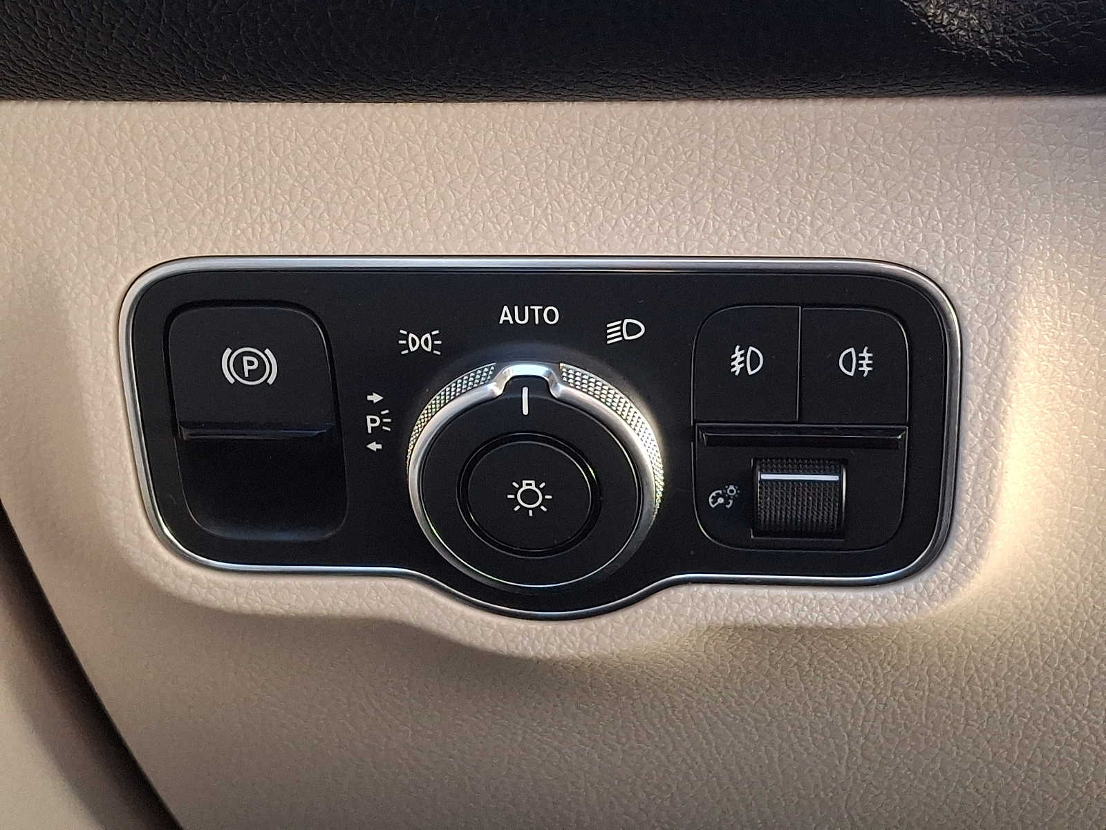 Thumbnail: 2022 Mercedes-Benz GLB - 22