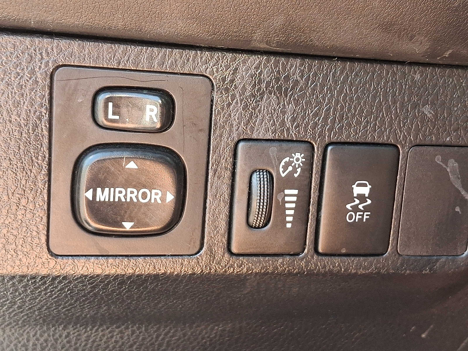 Thumbnail: 2015 Toyota RAV4 - 21