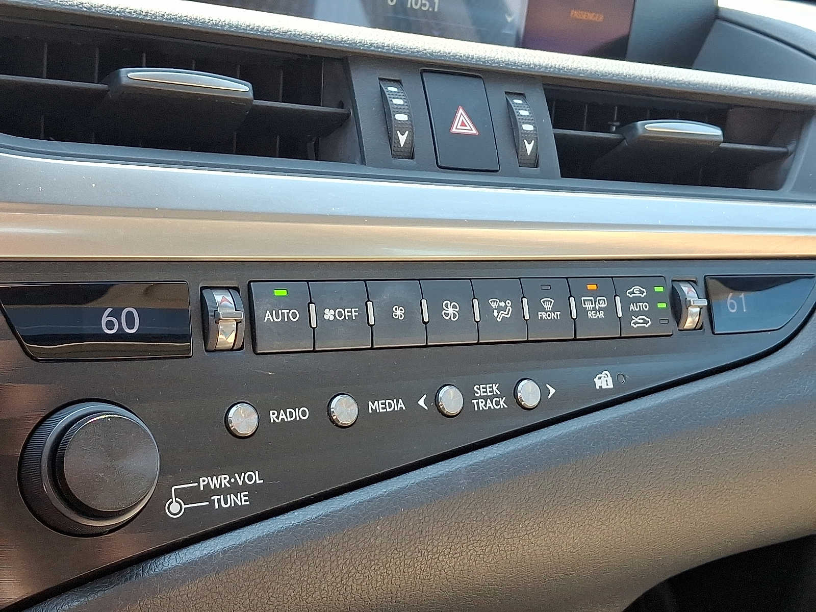 Thumbnail: 2019 Lexus ES - 14