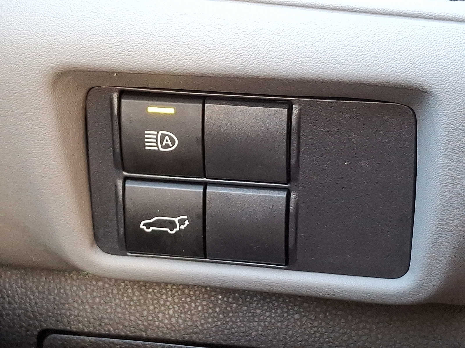 Thumbnail: 2020 Toyota Highlander - 24