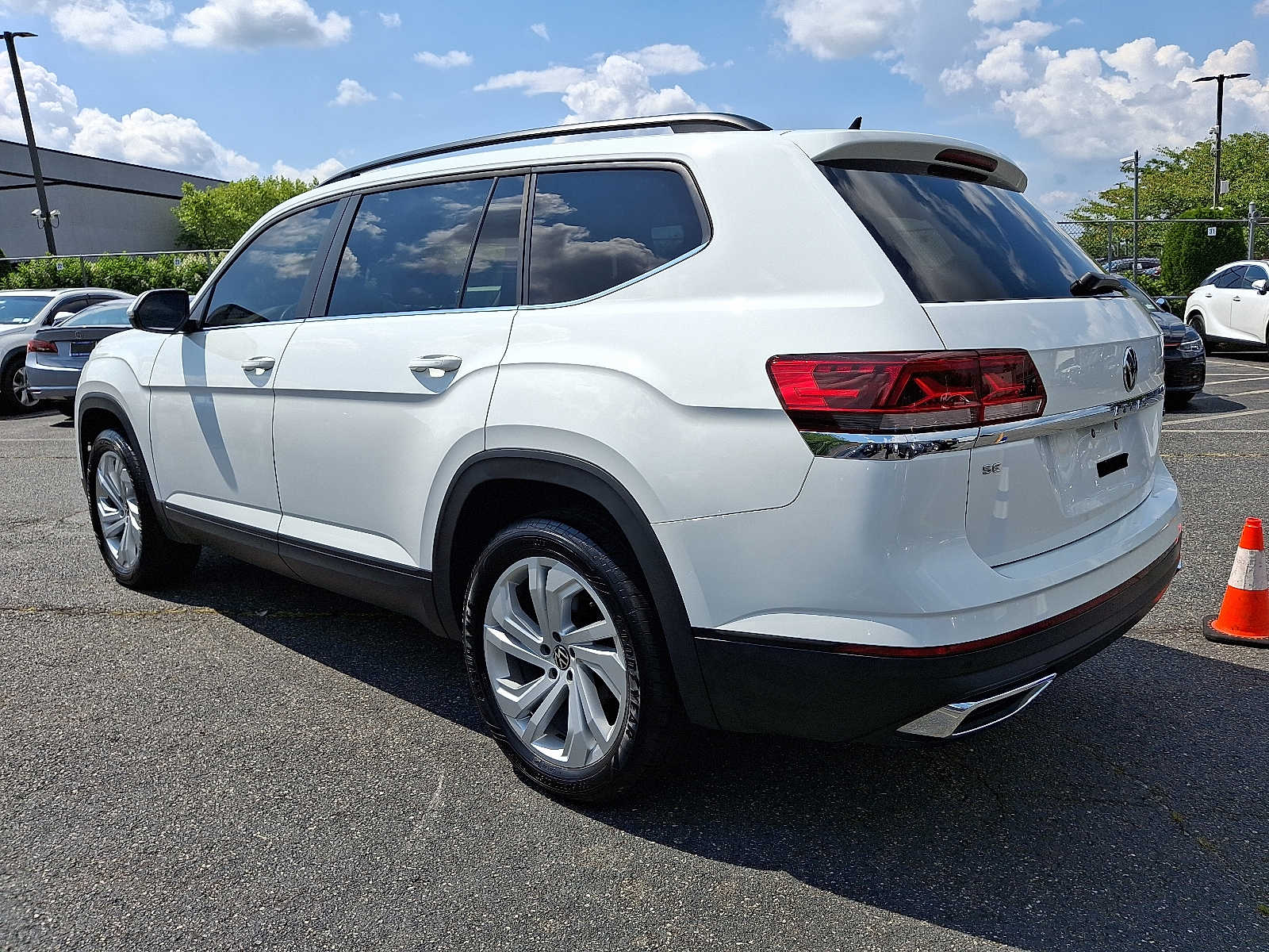 Thumbnail: 2022 Volkswagen Atlas - 6
