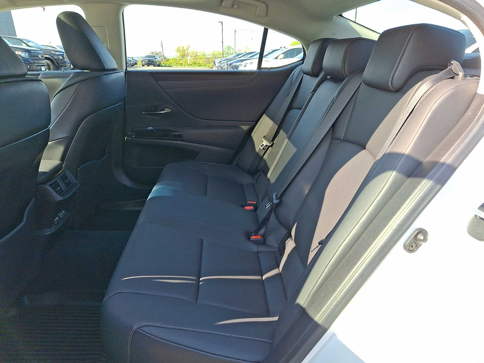 Thumbnail: 2023 Lexus ES - 8
