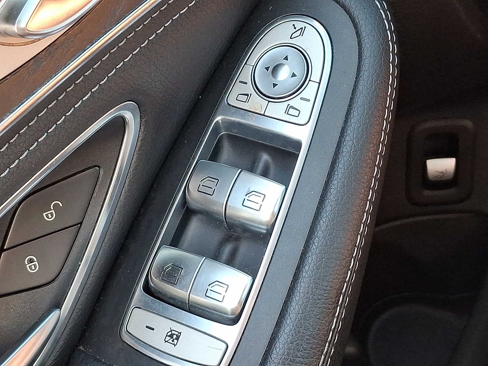 Thumbnail: 2016 Mercedes-Benz C-Class - 24