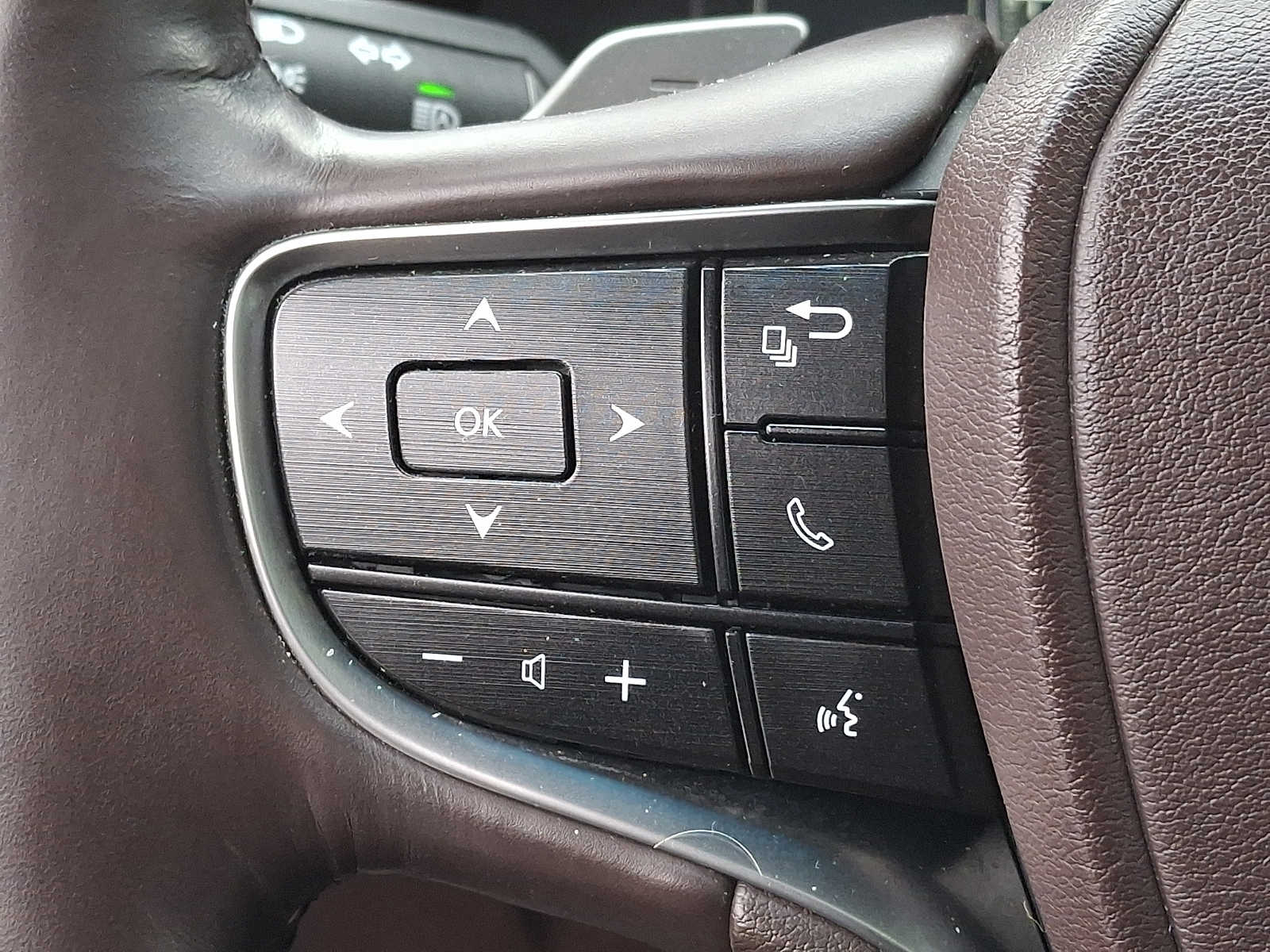 Thumbnail: 2019 Lexus ES - 18