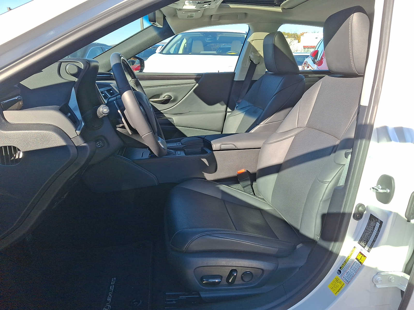 Thumbnail: 2020 Lexus ES - 10