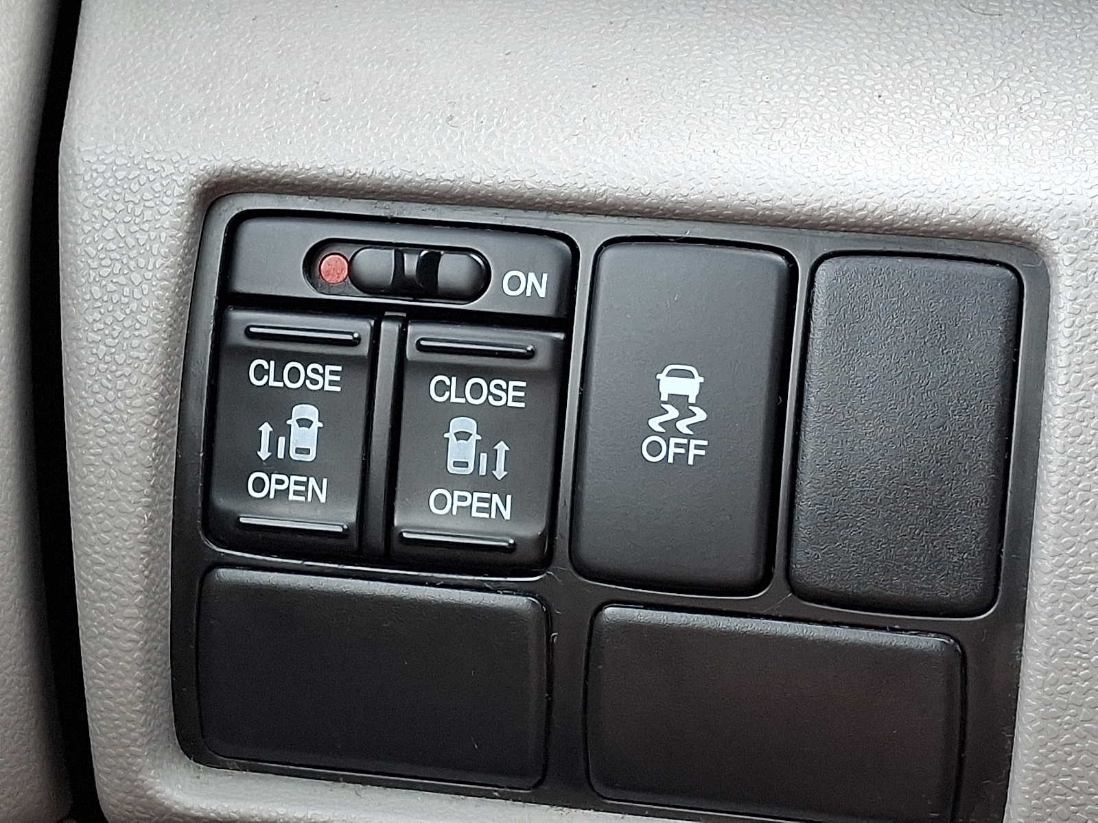 Thumbnail: 2014 Honda Odyssey - 23