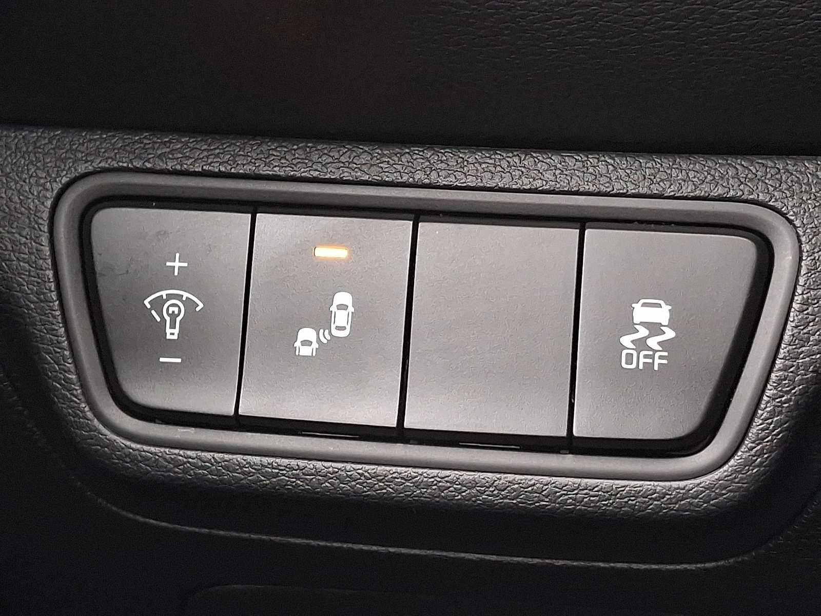 Thumbnail: 2023 Kia Forte - 23