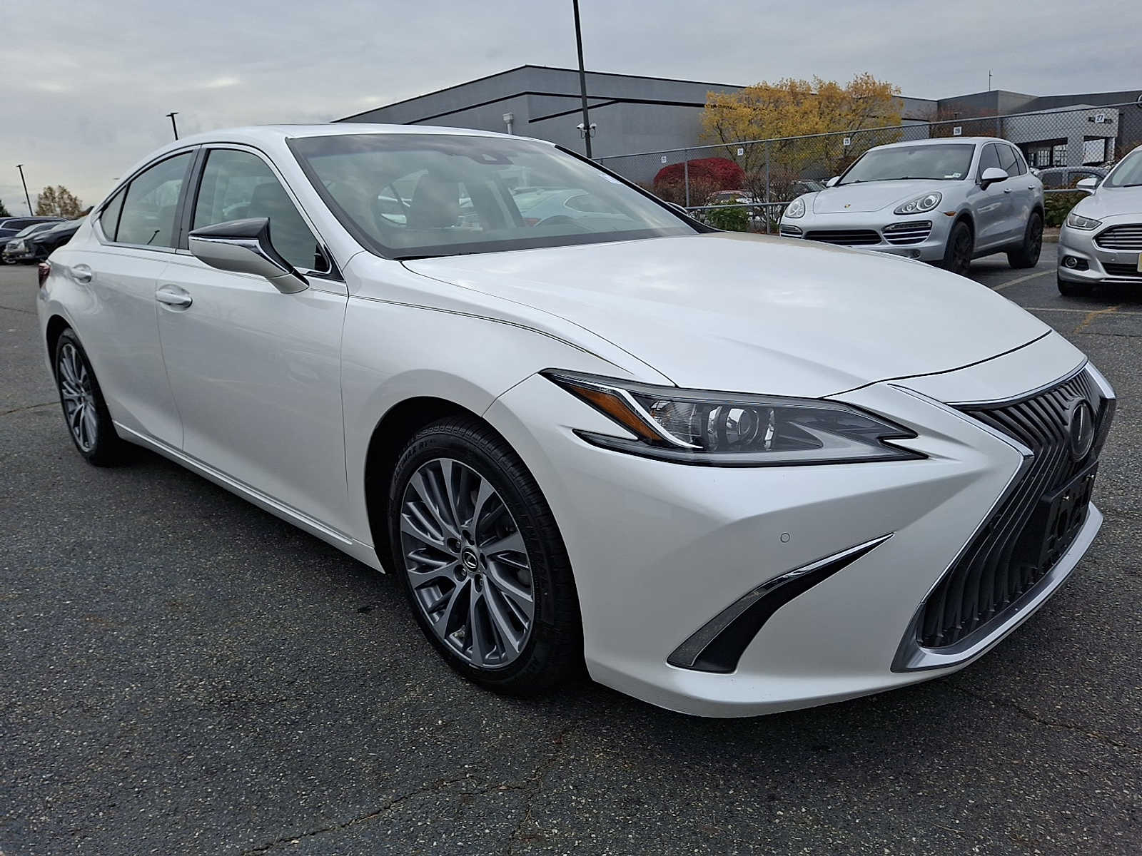 Thumbnail: 2019 Lexus ES - 3