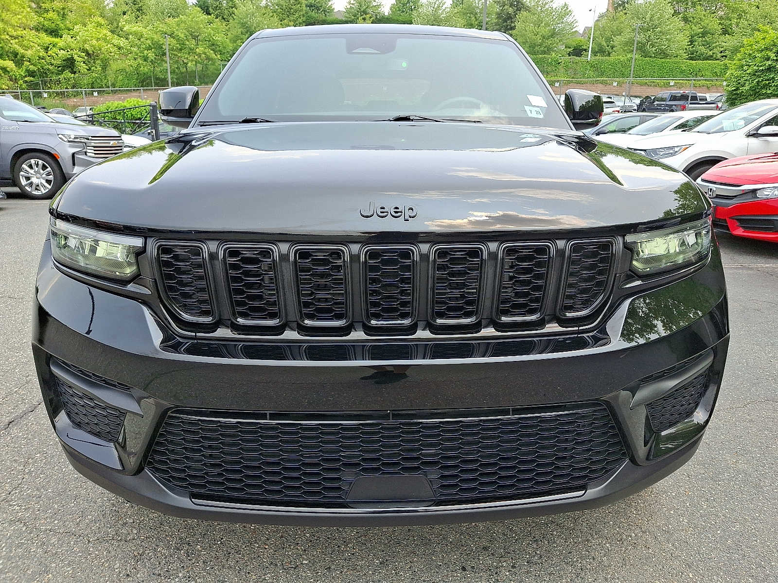 2023 Jeep Grand Cherokee Laredo 2