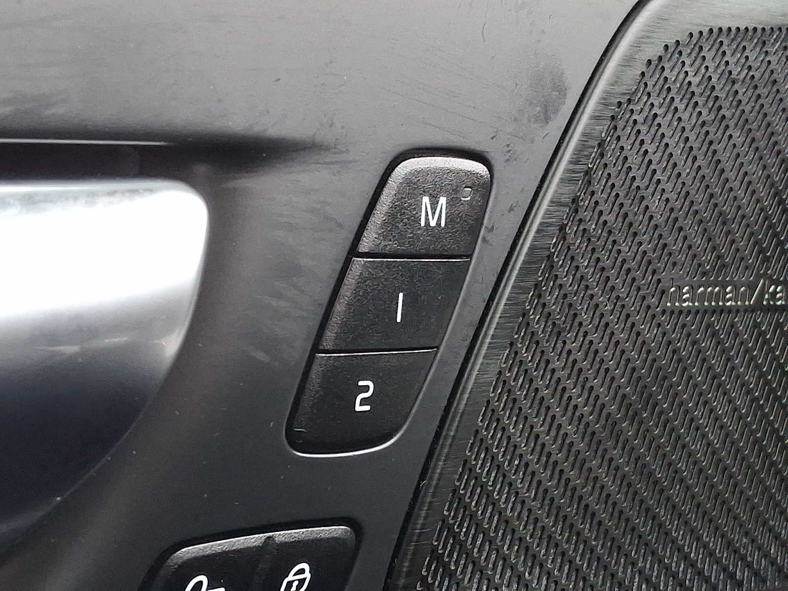 Thumbnail: 2022 Volvo XC60 - 23