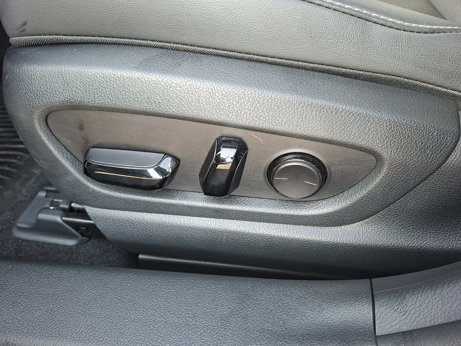 Thumbnail: 2023 Lexus UX - 10