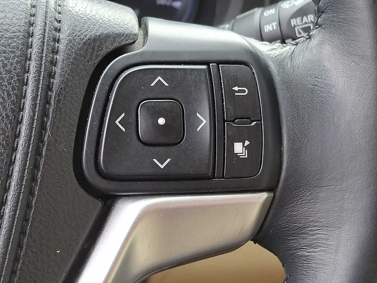 Thumbnail: 2014 Toyota Highlander - 19