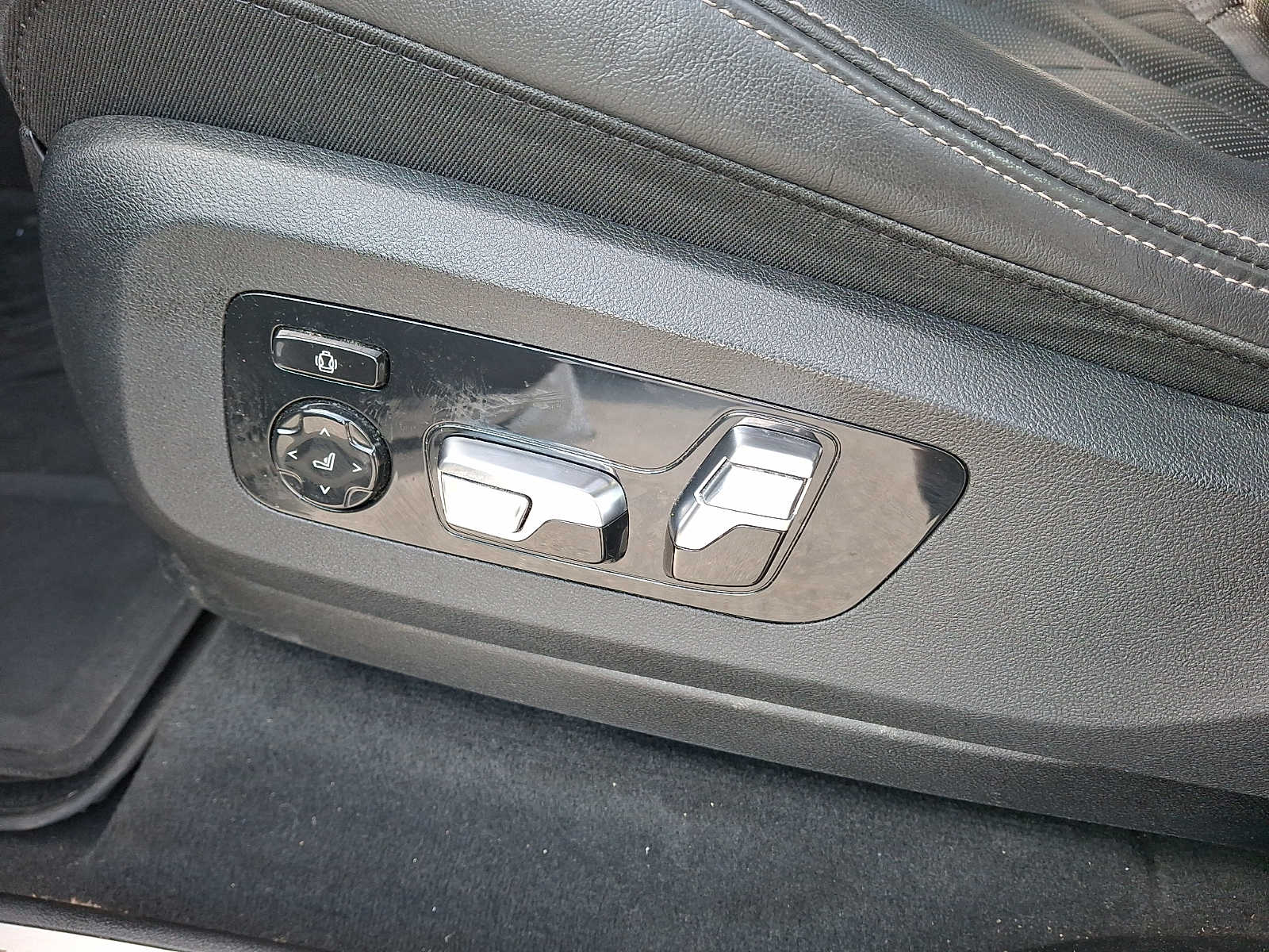 Thumbnail: 2023 BMW X7 - 9