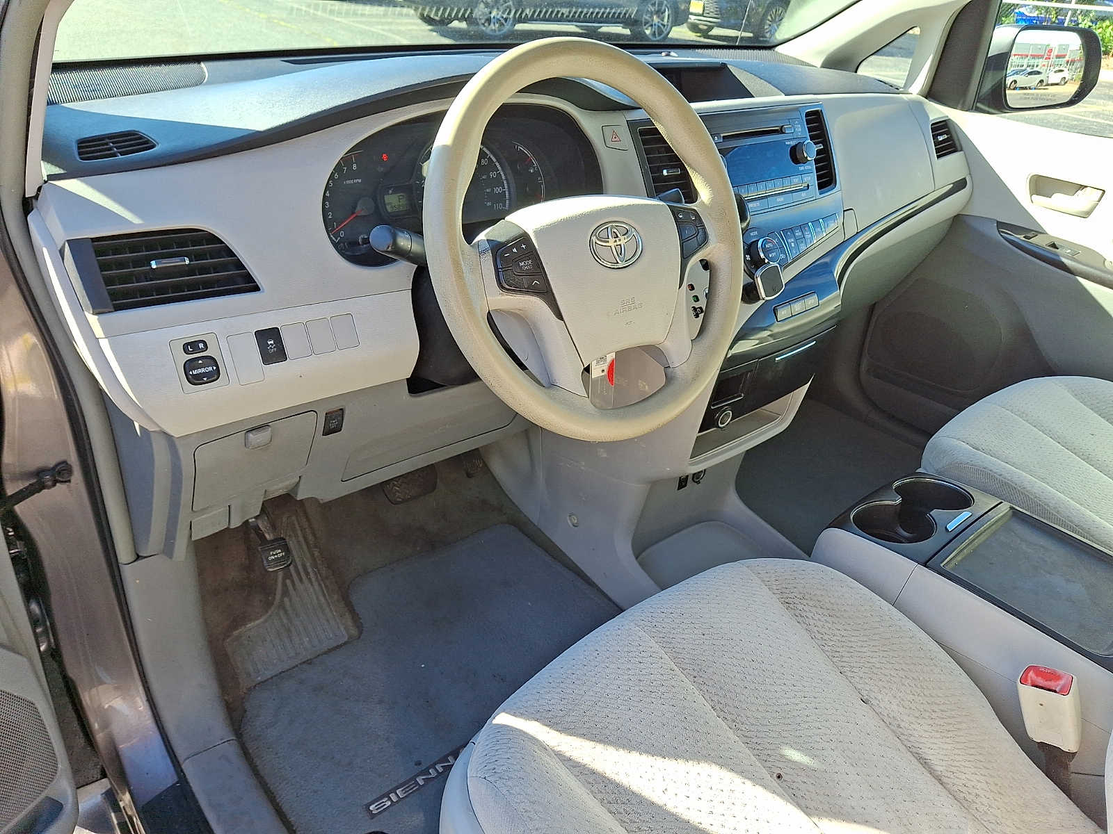 Thumbnail: 2014 Toyota Sienna - 10