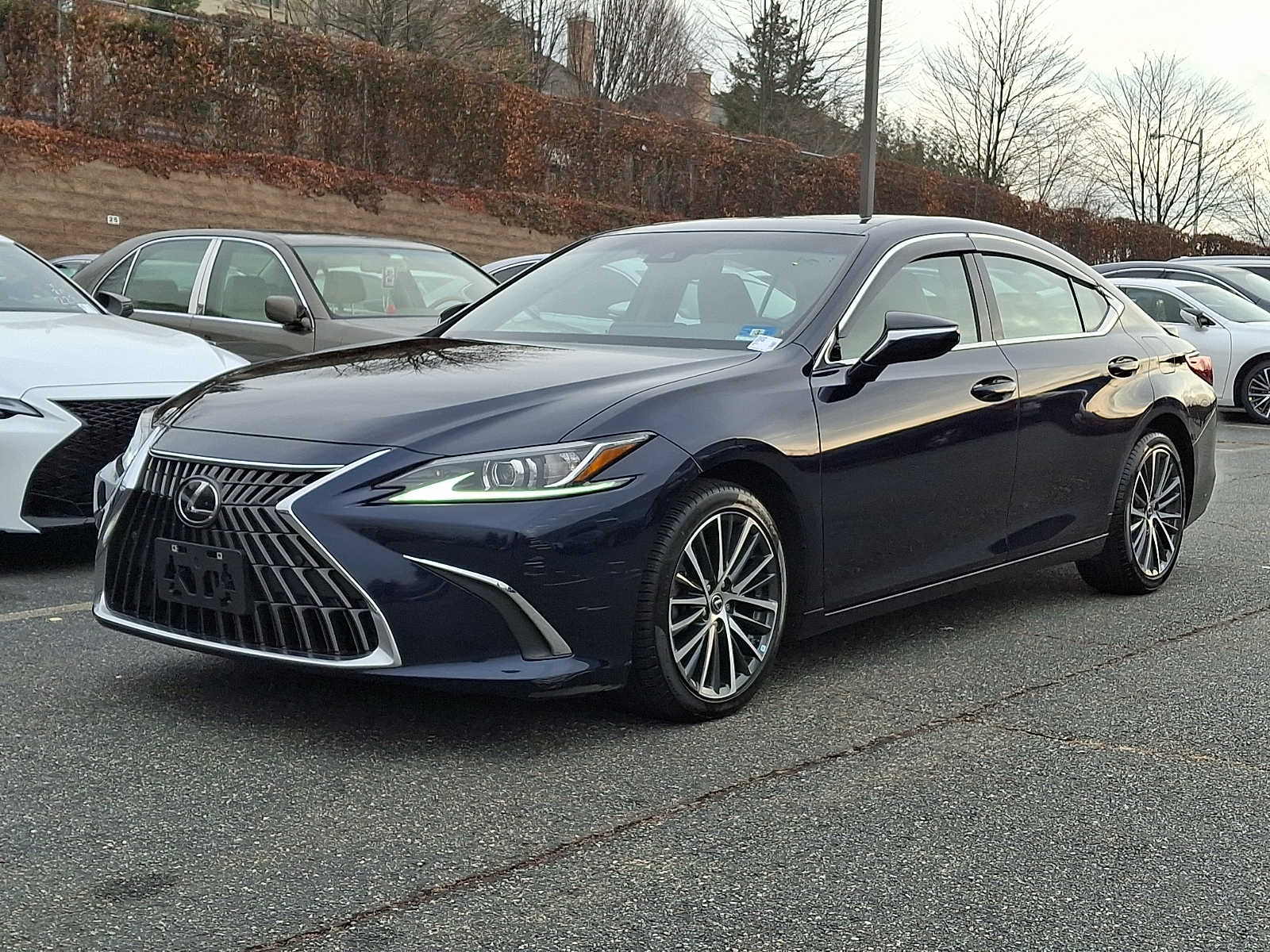 Thumbnail: 2022 Lexus ES - 1